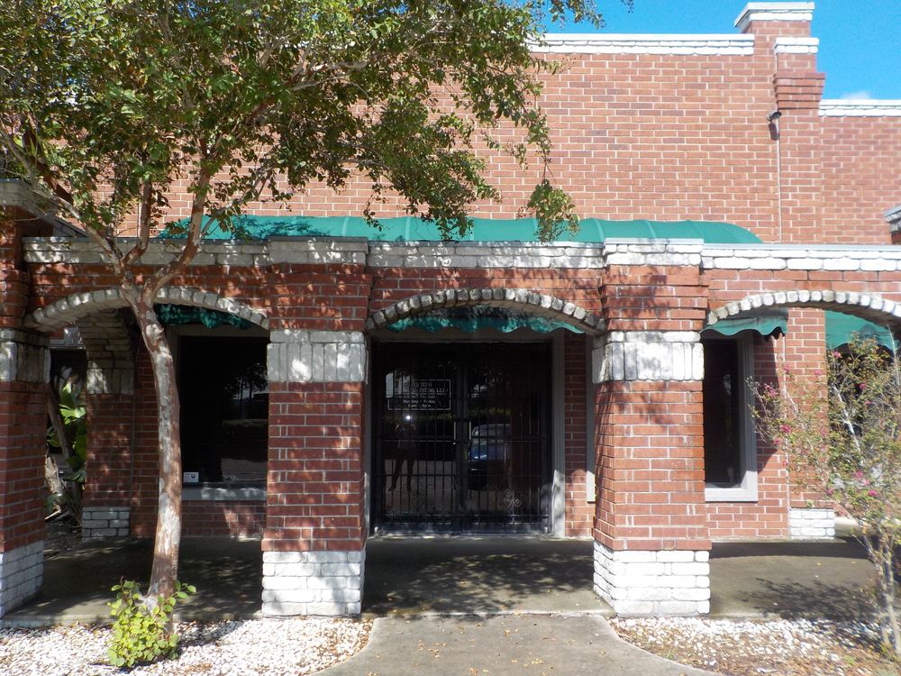 Tejon Plaza: 1601 Alton Gloor , Brownsville, TX 78526
